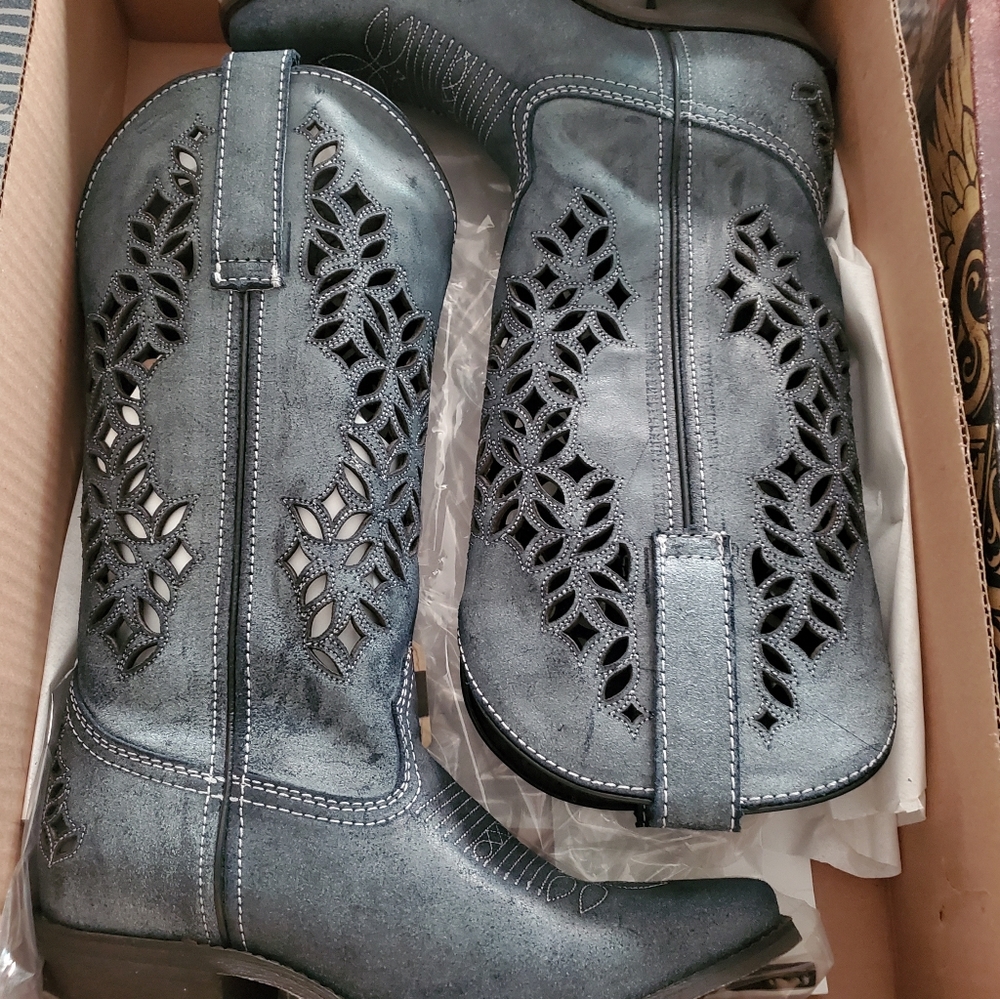 Laredo snipped toe cutout boots